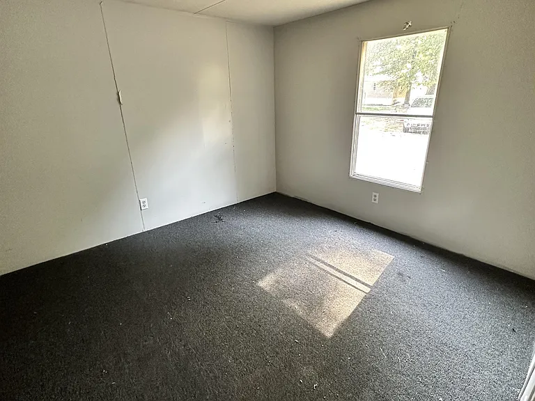 Middle Bedroom