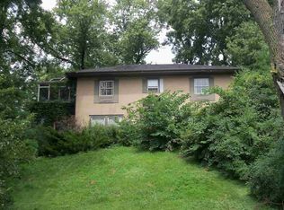 2526 E River Dr, Davenport, IA 52803