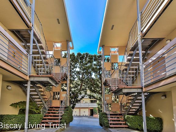 3rd image of 416 Warren Dr #41406