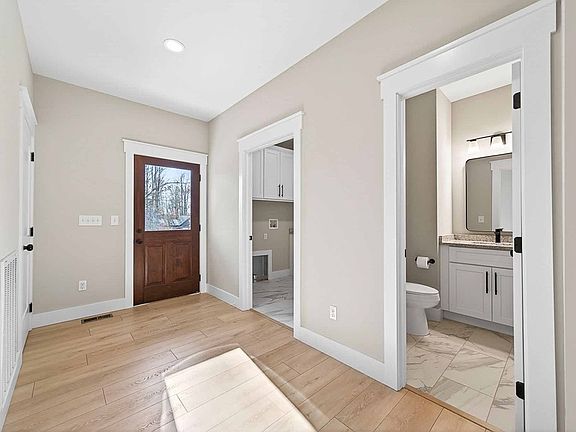 4th image of 631 Ewell Dr