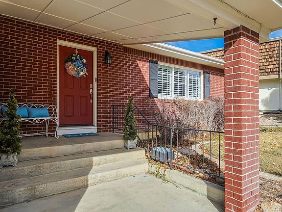 5th image of 7 Belaire Dr