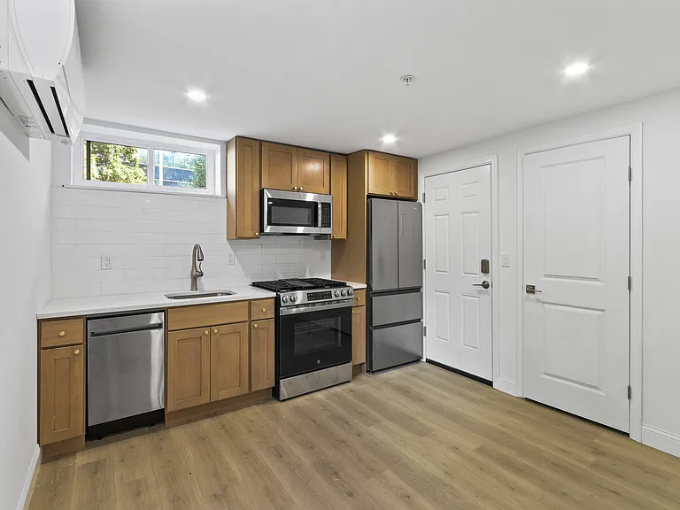 261 Bradley St #SB — Photo 1