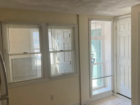 81 Cabot St APT 1M, Beverly, MA 01915