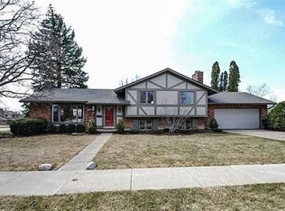 2192 Greenview Dr, Ann Arbor, MI 48103
