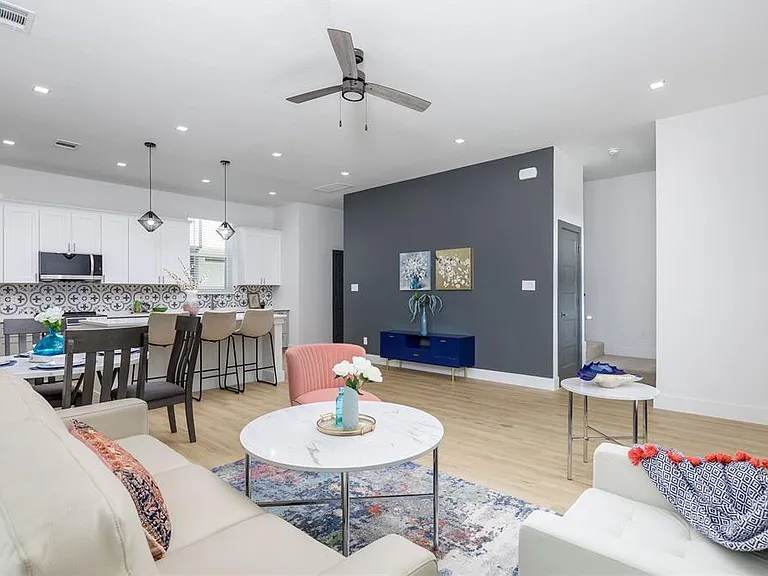 2801 Weisenberger St #101 — Photo 2