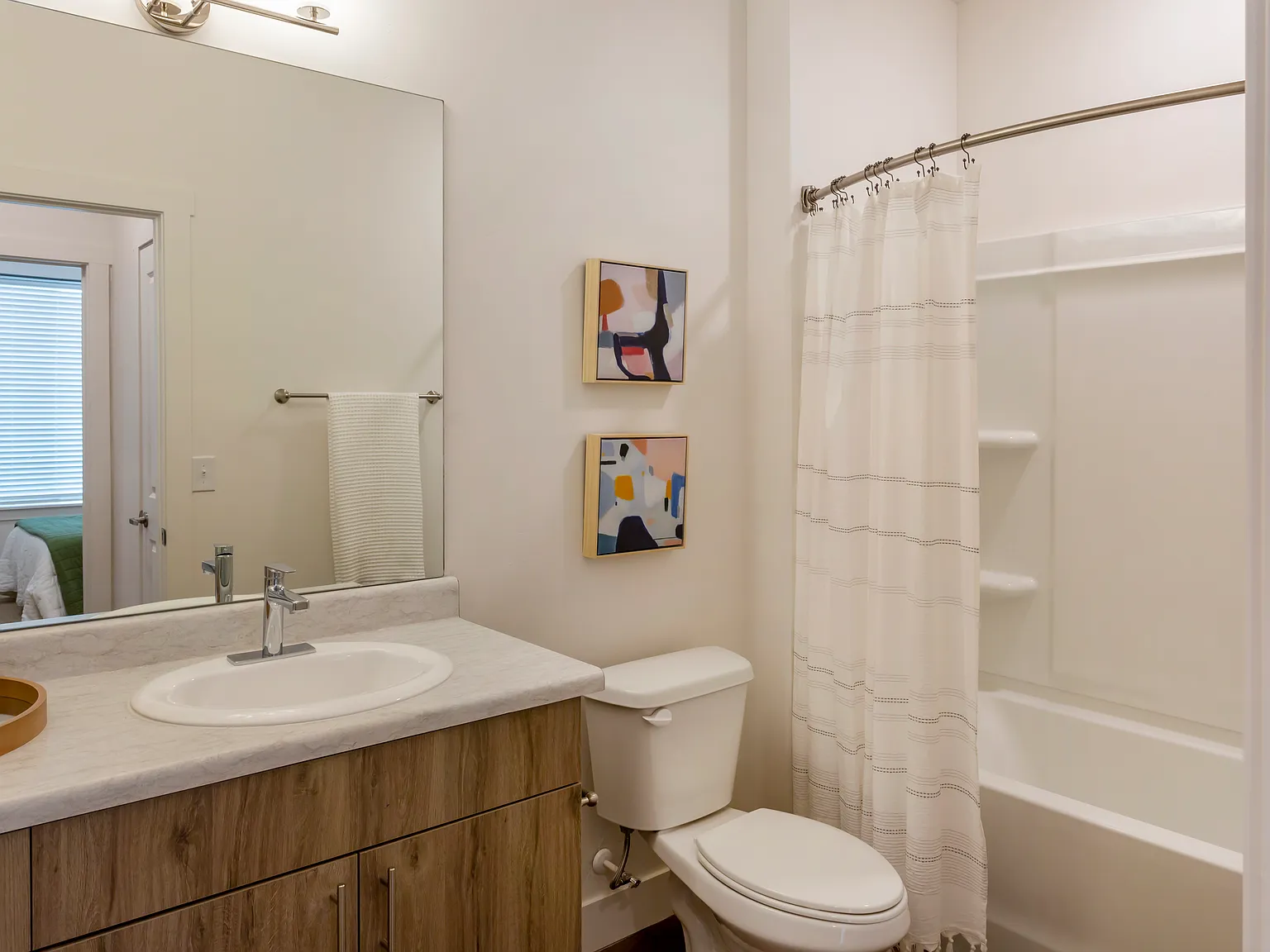 2 bed, 1088 sqft, $2,049 — Photo 4