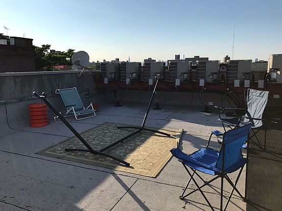 5th image of 823 Willoughby Ave APT 2B