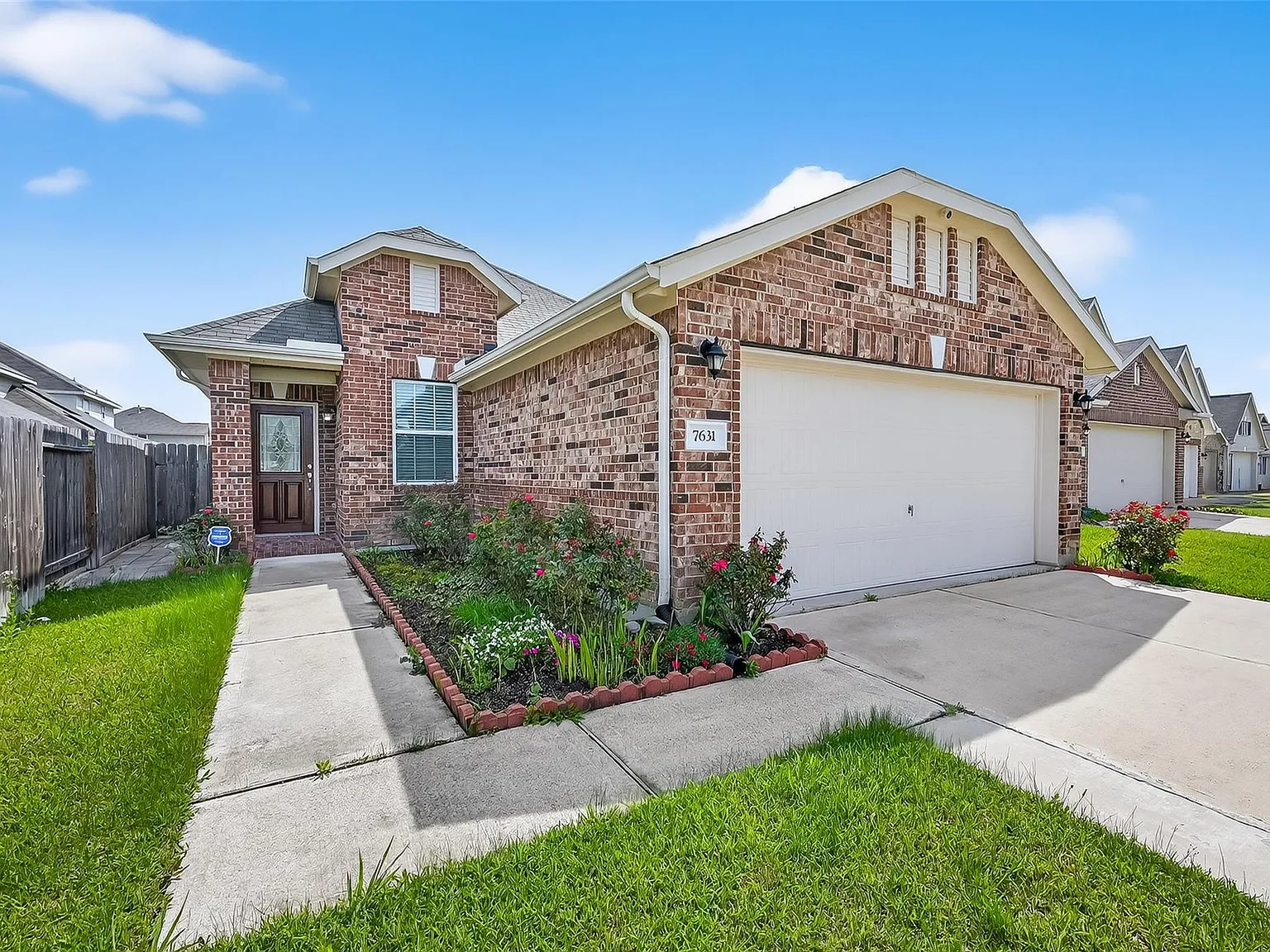 3 bed, 2.0 bath, 1694 sqft, $2,100 — Photo 1