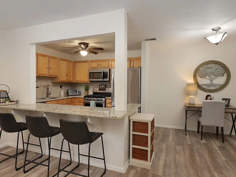1015 Wedgewood Cir #1015 — Photo 5