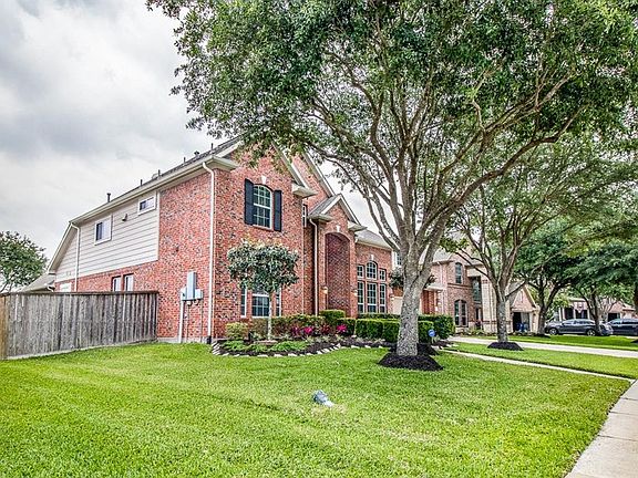 2nd image of 5205 Pilgrim Oaks Ln