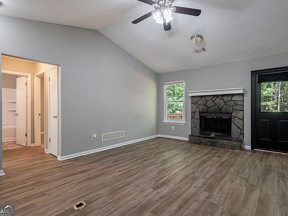 3rd image of 233 Buckhorn Dr