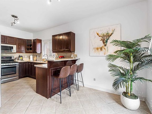 2nd image of 388 Hewitt Cir