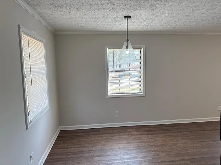 1915 Patterson Cir — Photo 5