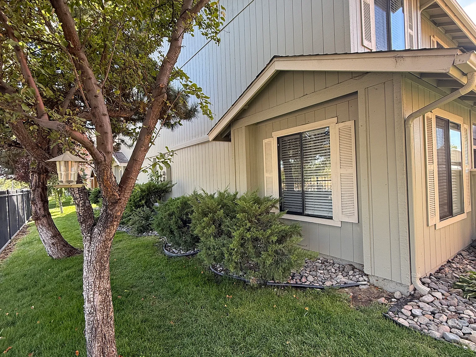 2 bed, 2.5 bath, 1198 sqft, $2,400 — Photo 3