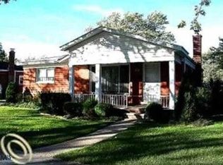 24308 Star Valley Dr, Saint Clair Shores, MI 48080
