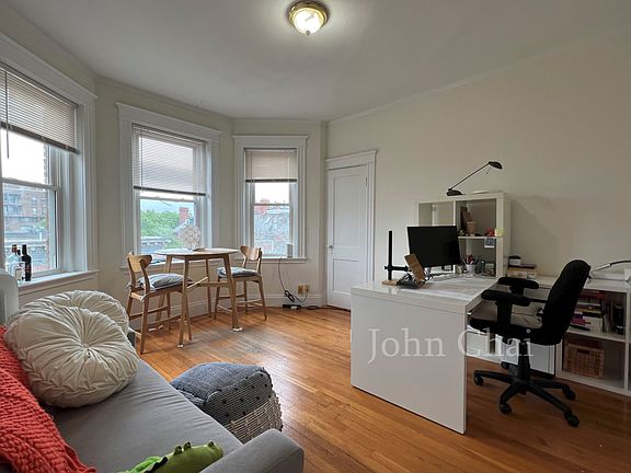 4th image of 10 Orkney Rd APT 33