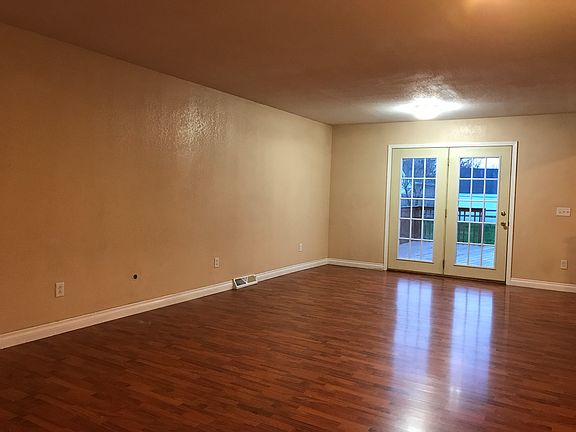 4th image of 3245 Beachwood Dr