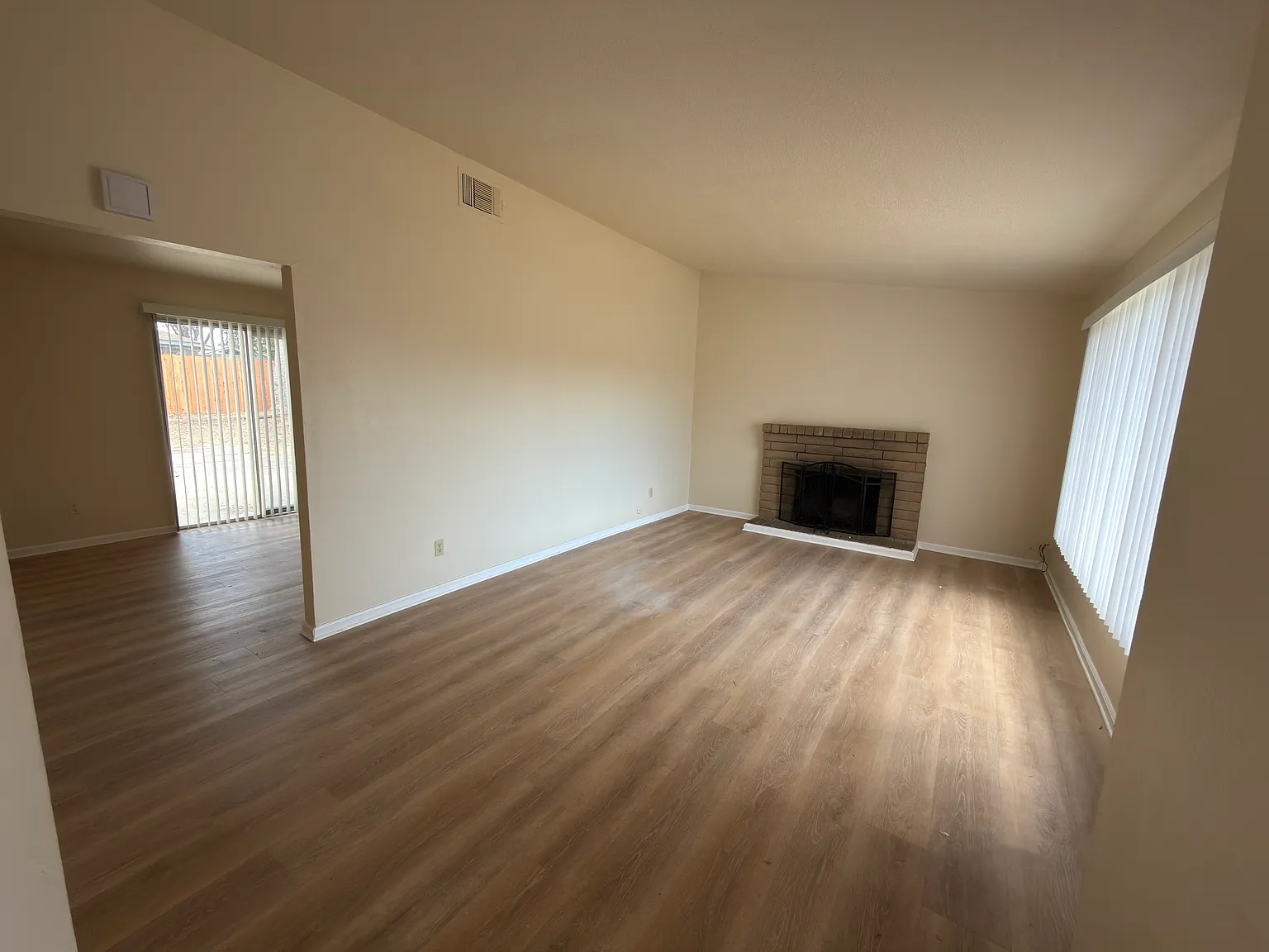 3 bed, 1160 sqft, $2,696 — Photo 2