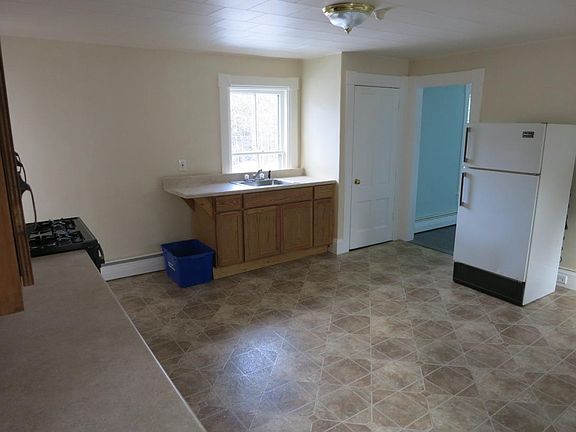 Other view of the kitchen