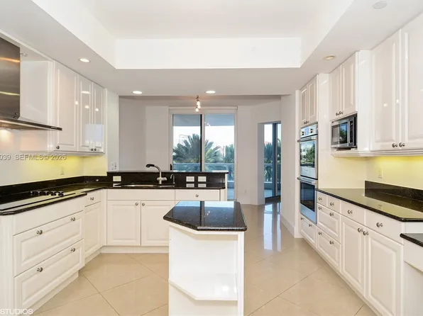 21200 Point Pl APT 404, Aventura, FL 33180