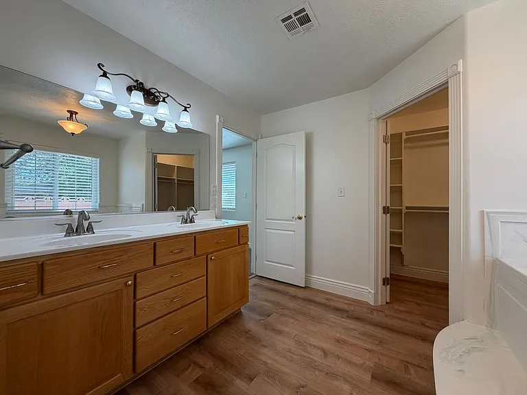 135 N 350 W — Photo 26