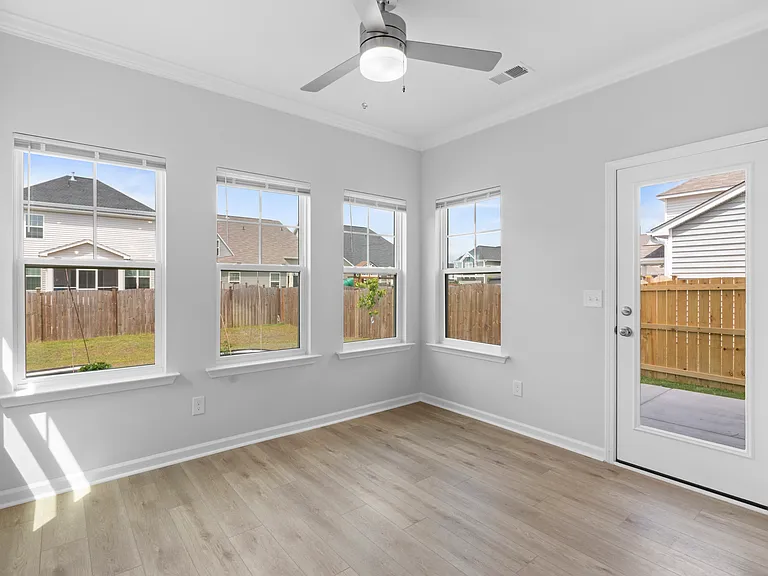 837 Peony Ln — Photo 18