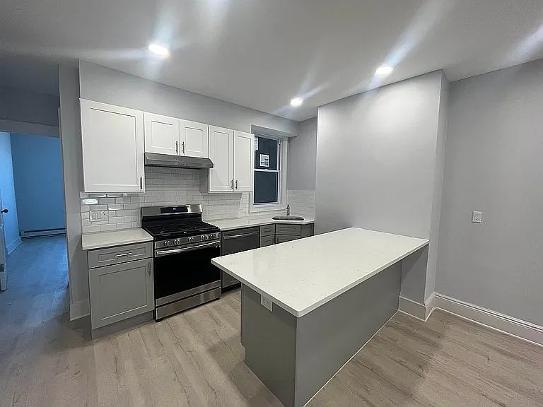 1st image of 116A Booraem Ave Floor 2