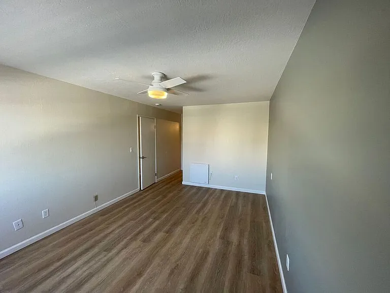 410 Evelyn Ave — Photo 9