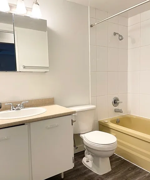 1715 W 11th Ave #220 — Photo 5