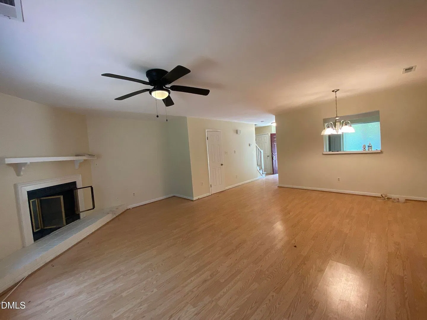2420 Stadium Dr APT E — Photo 2