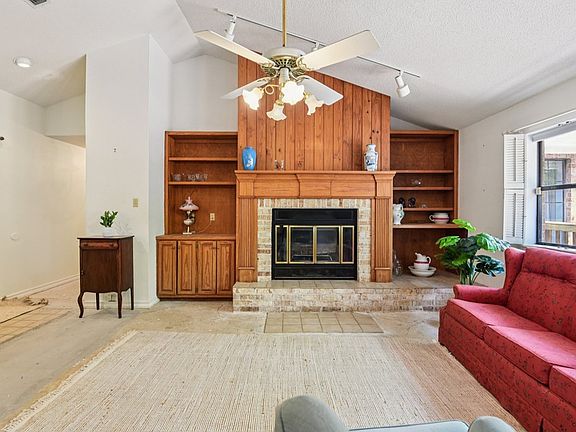 2nd image of 1310 Warbler Dr N