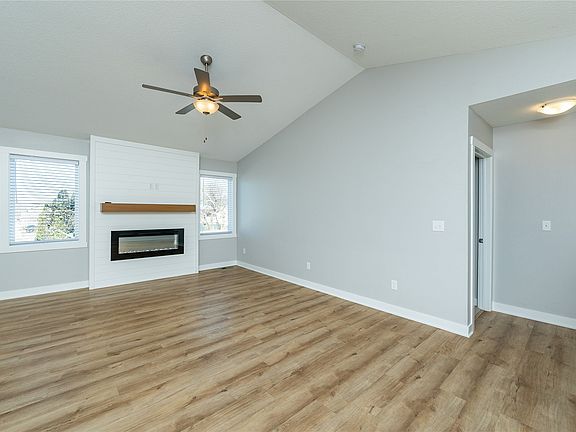 3rd image of 1313 Rolling Hills Dr