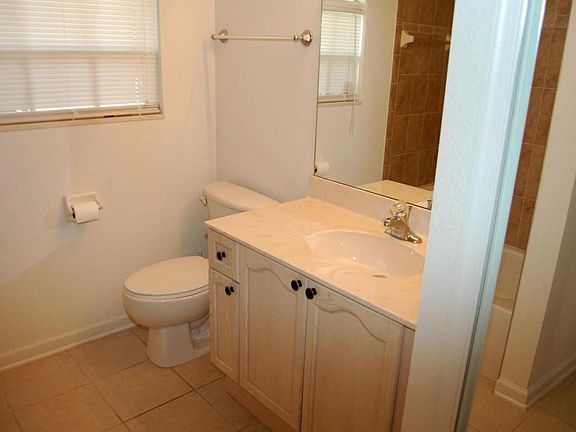 4th image of 309 SE Whitmore Dr
