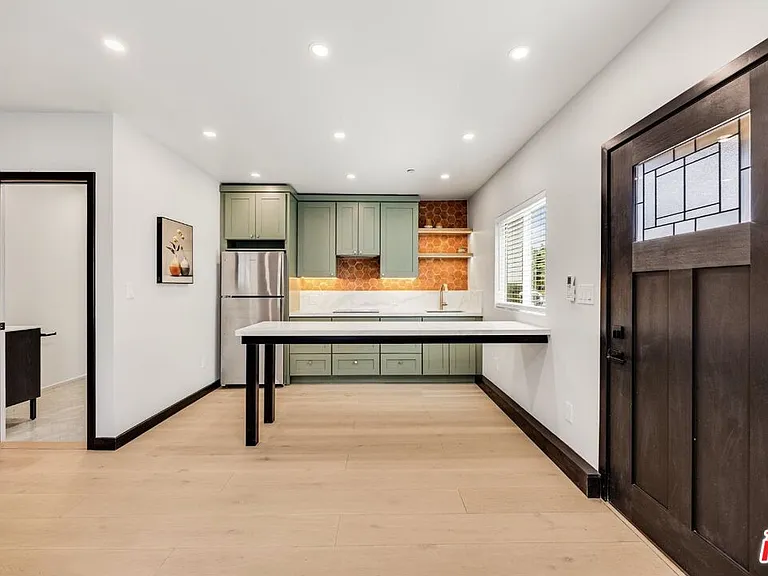 7931 Zelzah Ave — Photo 4