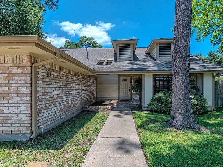 18506 Creekfield Ct — Photo 2