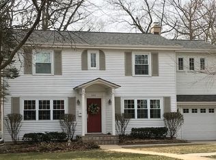 620 Riford Rd, Glen Ellyn, IL 60137