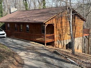 3840 Cherry Grove Dr, Hickory, NC 28602