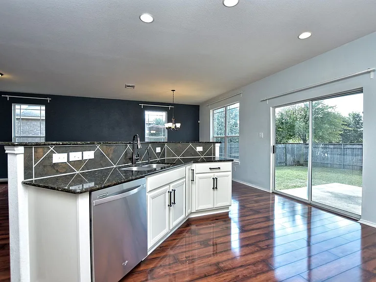 2717 Claremont Ct — Photo 15