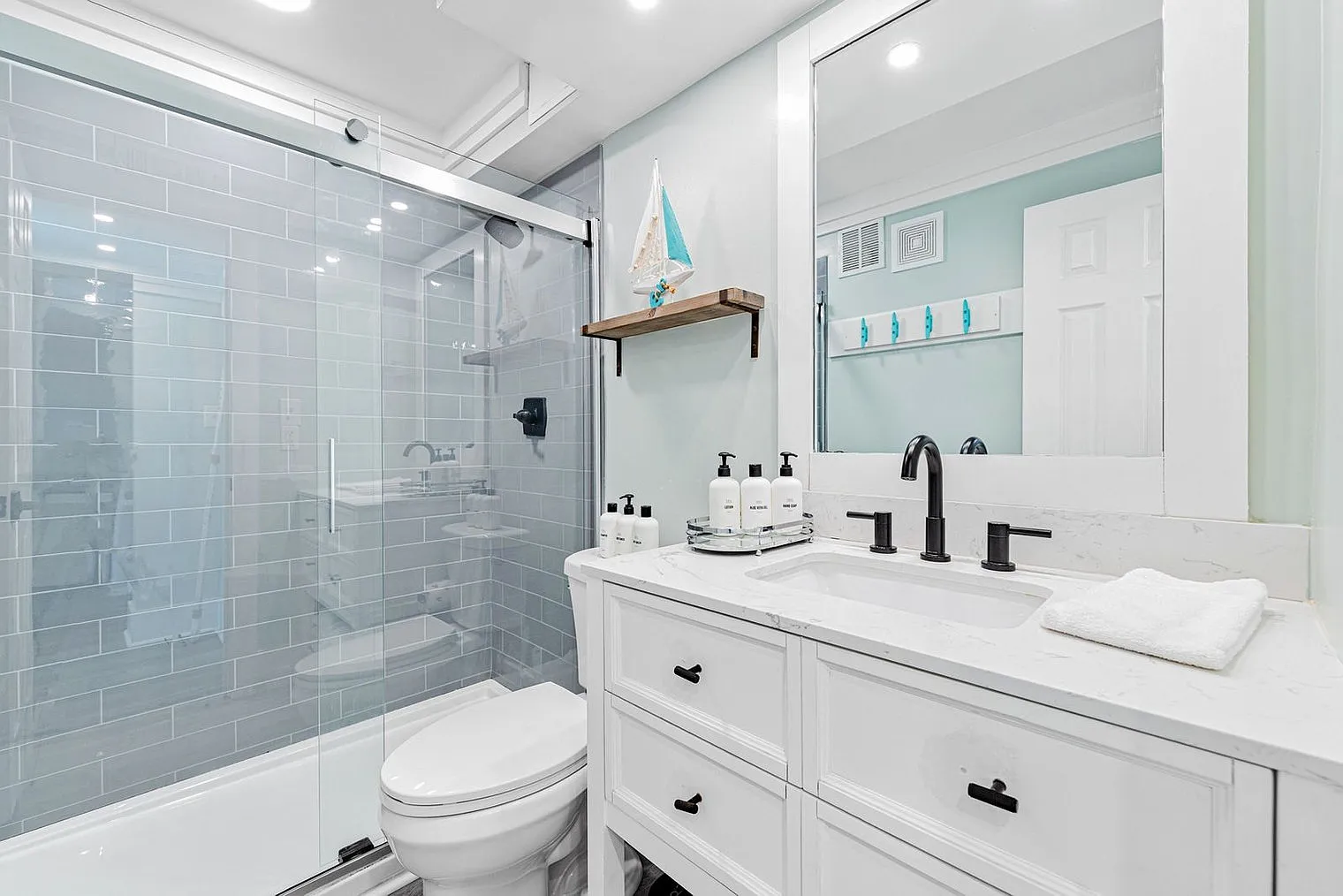 1 bed, 1.0 bath, 7922 sqft, $2,149 — Photo 4