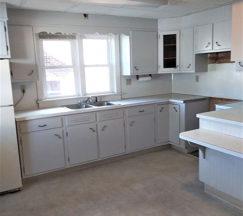 1st image of 325 W Caracas Ave APT 1