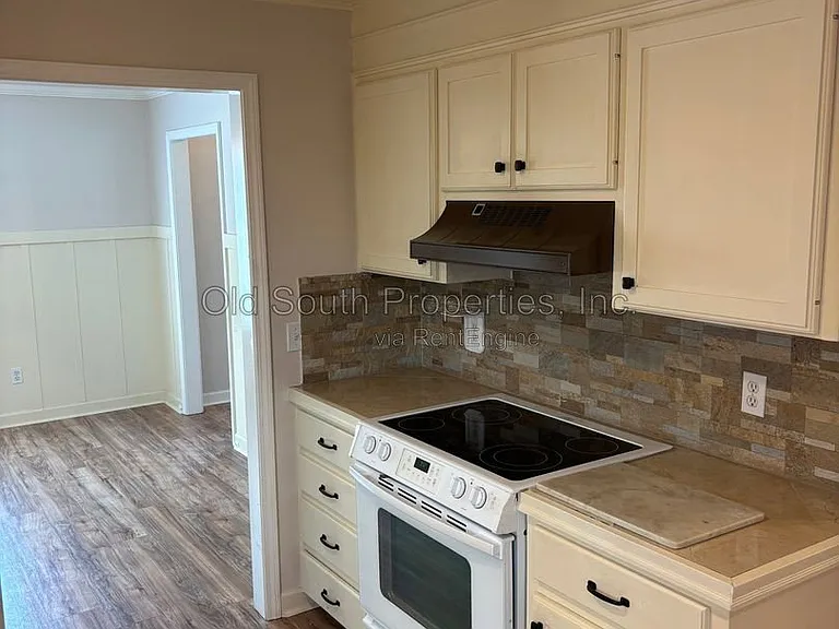 3111 Leesburg Sq — Photo 8