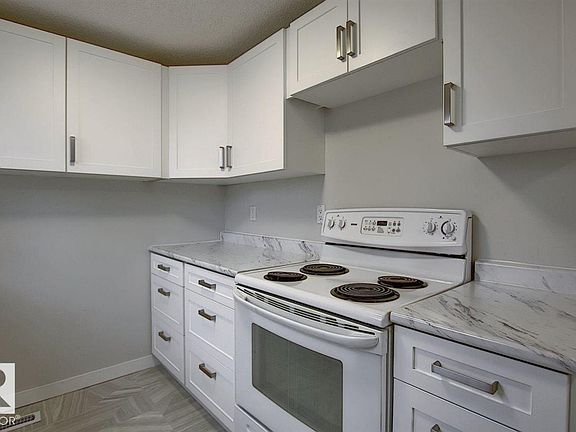 3rd image of 11F Clareview Vlg NW