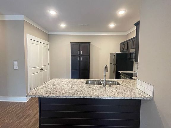 5th image of 171 Hunt Village Ln #622
