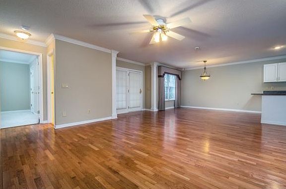 2nd image of 108 Oakwell Ln