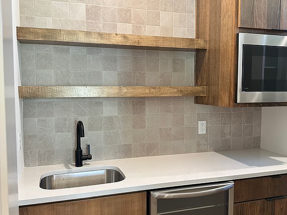 Spacious butler s pantry