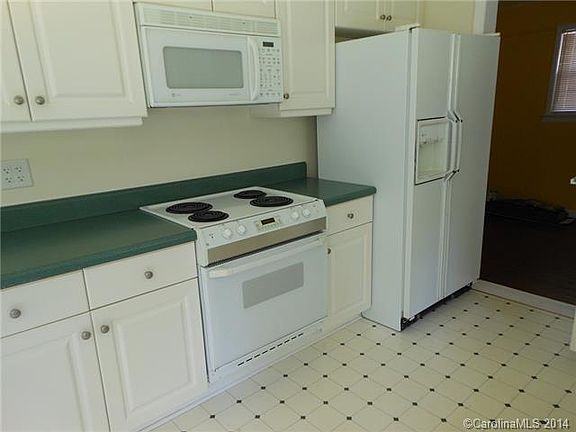 3rd image of 5231 Amity Pl