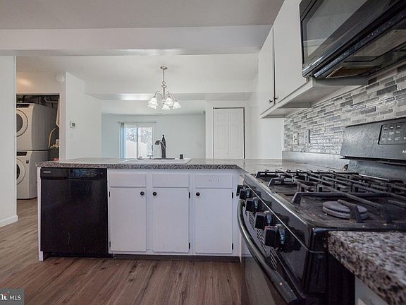 5th image of 517 Blackbird Dr
