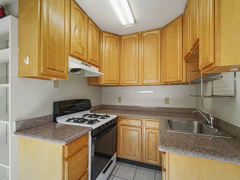 2728-2730 Benvenue Ave — Photo 9