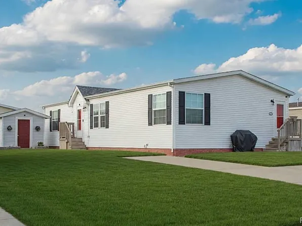 11160 Walden Ct, South Lyon, MI 48178