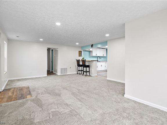 4th image of 3985 Dale Ave